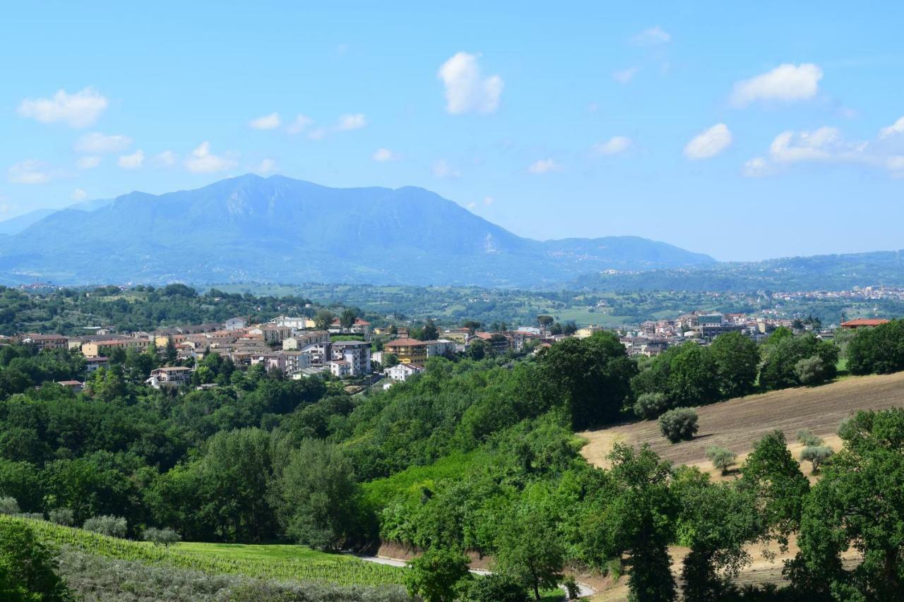 Regina Viarum Mirabella Eclano Buitenkant foto