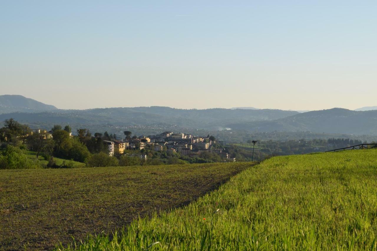 Regina Viarum Mirabella Eclano Buitenkant foto